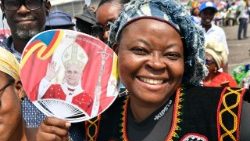 2026.04.17 Viaggio Apostolico in Camerun - Arrivo allâ  Aeroporto di Douala