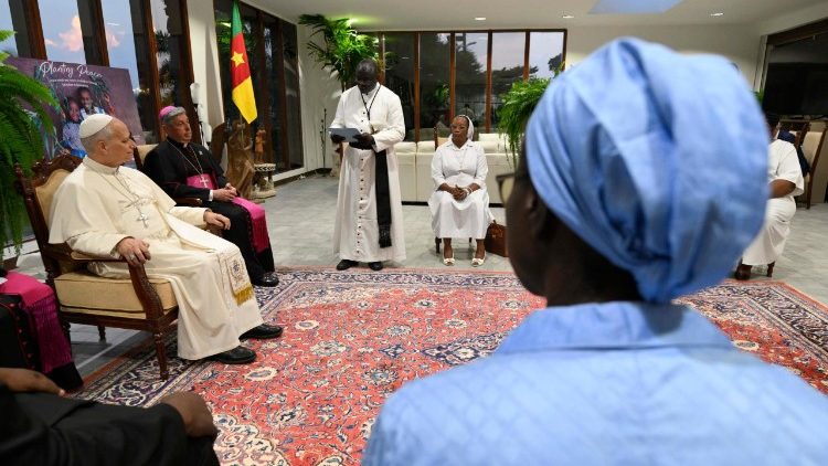 Сустрэча з настаяцельніцамі манаскіх супольнасцей у Камеруне