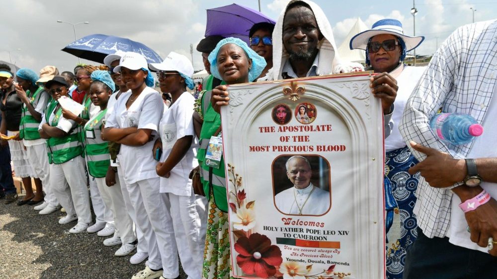 Mše na stadionu Japoma v Douale, 17. 4. 2026