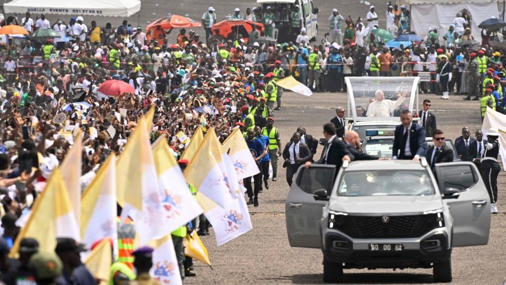 Mše na stadionu Japoma v Douale, 17. 4. 2026