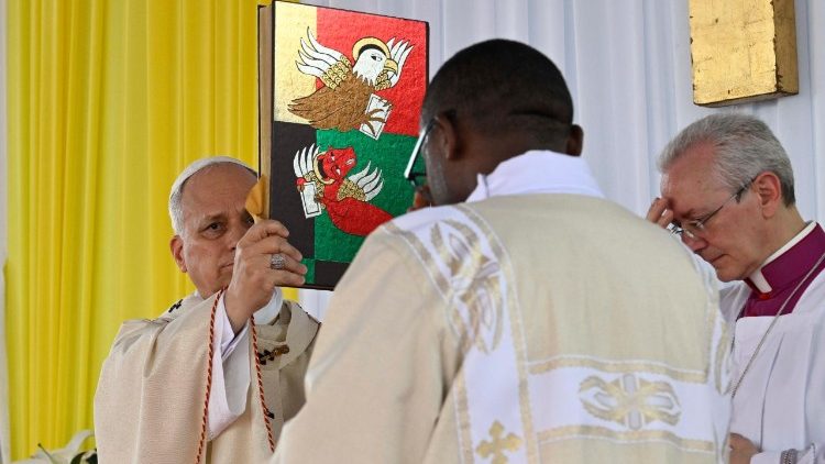 Đức Th&aacute;nh Cha cử h&agrave;nh Th&aacute;nh lễ tại s&acirc;n vận động Japoma ở th&agrave;nh phố Douala