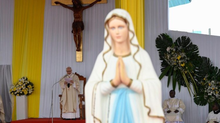 2026.04.17 Viaggio Apostolico in Camerun - Santa Messa al  Japoma Stadium
