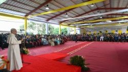 Leone XIV durante l'incontro con il mondo universitario a Yaoundé, in Camerun (17 aprile 2026)