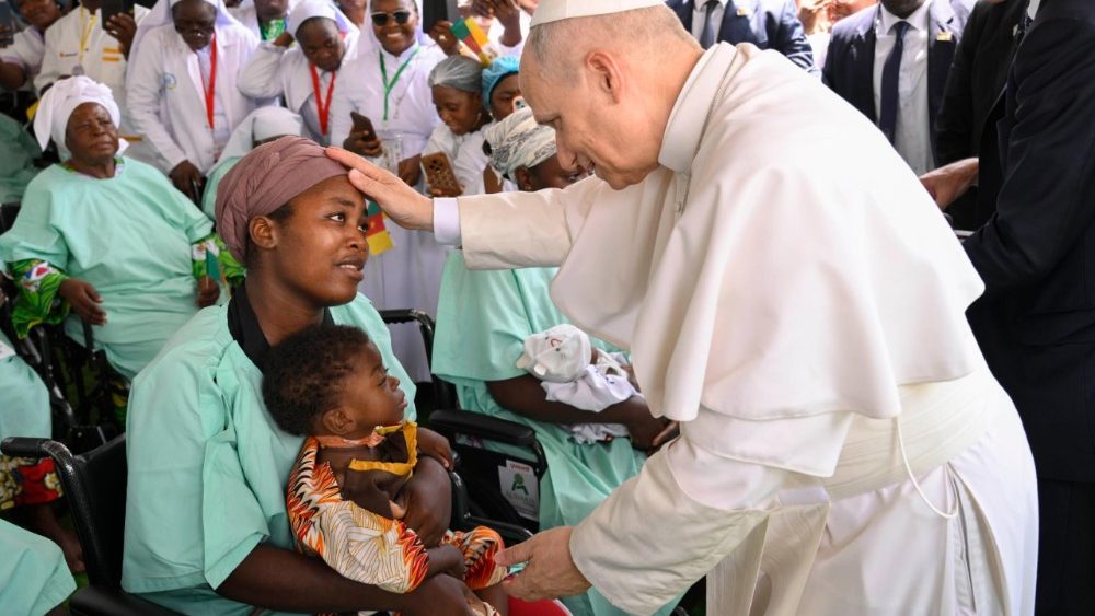2026.04.17 Viaggio Apostolico in Camerun - Visita privata allâ  Ospedale cattolico Saint Paul di Douala
