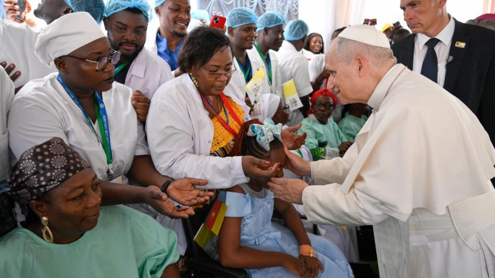 2026.04.17 Viaggio Apostolico in Camerun - Visita privata allâ  Ospedale cattolico Saint Paul di Douala