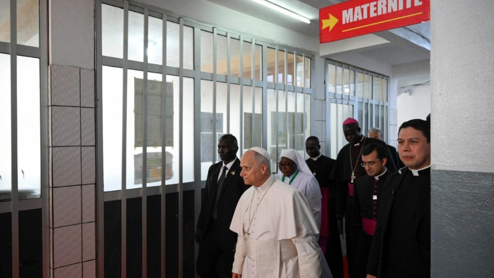 2026.04.17 Viaggio Apostolico in Camerun - Visita privata allâ  Ospedale cattolico Saint Paul di Douala