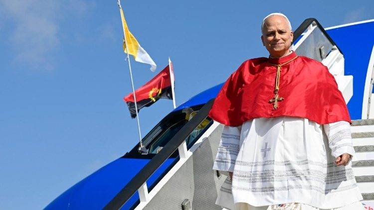 2026.04.18Papa aliacha Camaerron na kutua Luanda- Angola.