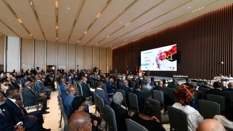 Meeting with authorities and civil society was the first public event of the Angolan leg of the Apostolic Journey