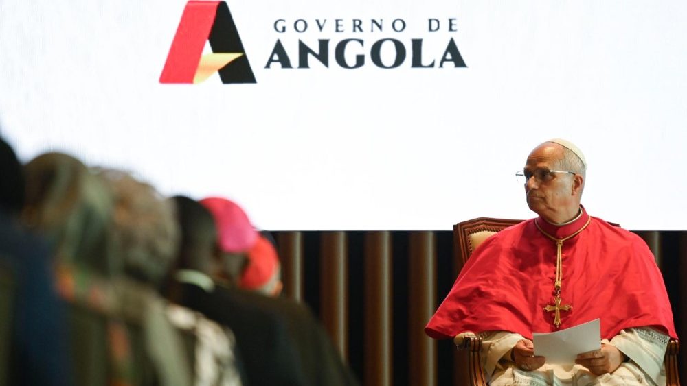 Rencontre du Pape avec les autorités, les représentants de la société civile et la corps diplomatique au Palais présidentiel de Luanda, le 18 avril. 