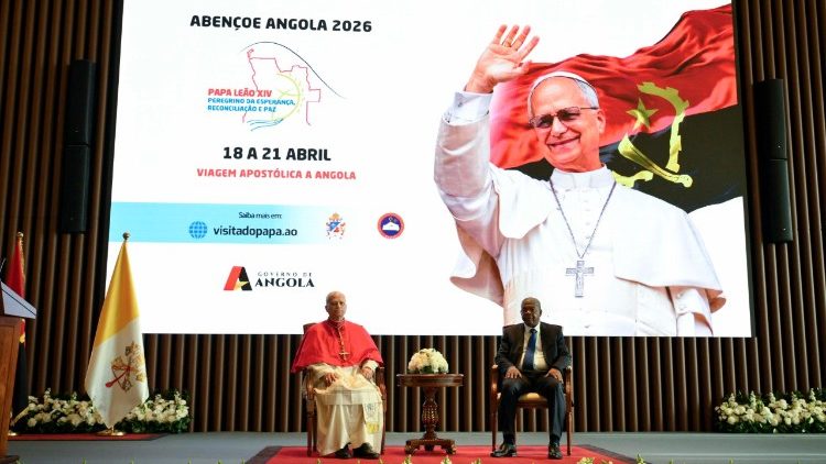 Đức Th&aacute;nh Cha trong buổi gặp gỡ giới chức ch&iacute;nh quyền, x&atilde; hội d&acirc;n sự v&agrave; ngoại giao đo&agrave;n