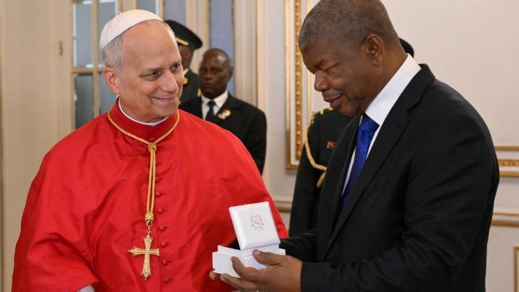 Đức Th&aacute;nh Cha gặp Tổng thống Angola