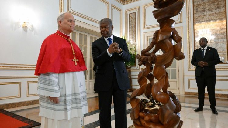 Baba Mtakatifu Leo XIV amepokea zawadi kubwa ya kinyago kutoka Angola