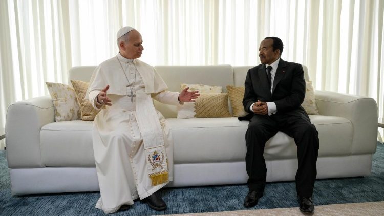 Mkutano mfupi na Rais Biya kabla Papa kuondoka