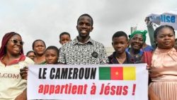 Wierni na papieskiej Mszy św. w Jaunde 