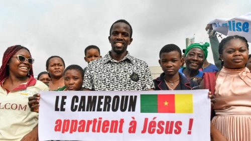 Leon XIV w Kamerunie: Jezus przychodzi pośr&oacute;d burz i mrok&oacute;w