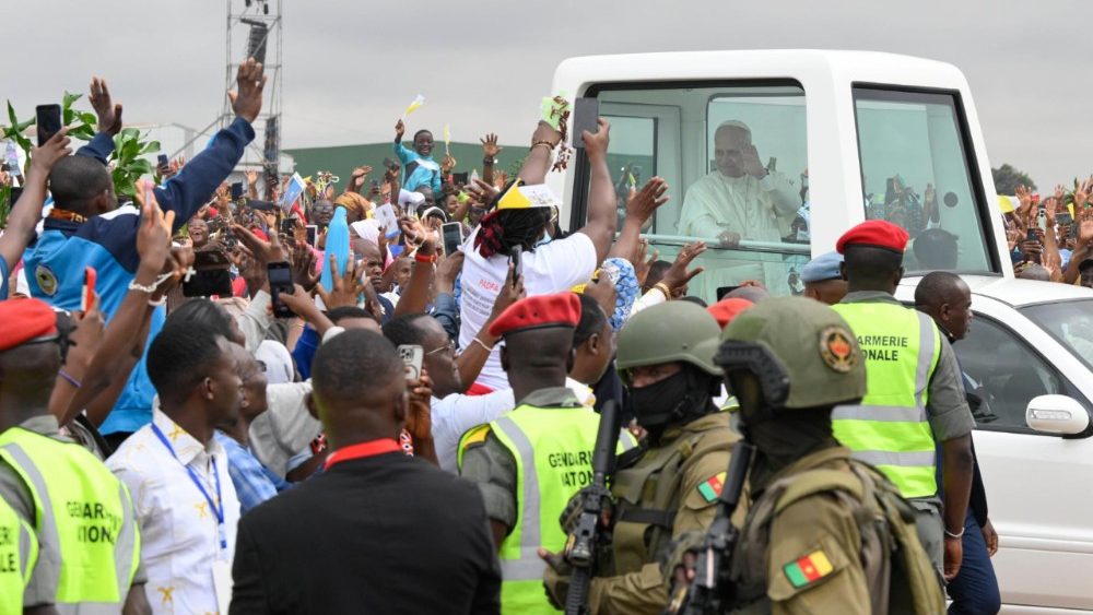 2026.04.18 Viaggio Apostolico in Camerun - Santa Messa presso lâ  Aeroporto di YaoundÃ©-Ville
