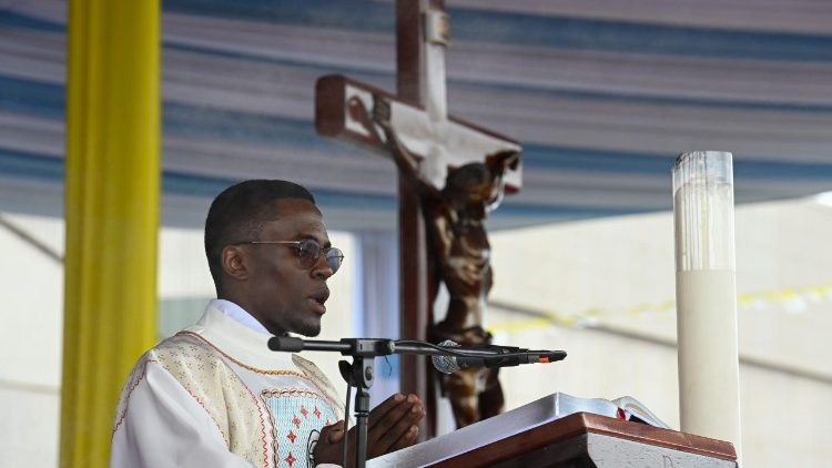 Missa no Aeroporto Ville, em Iaund&ecirc;