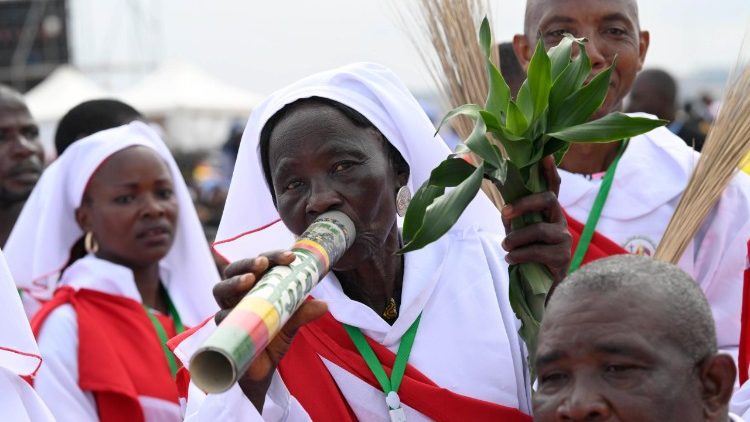 2026.04.18 Viaggio Apostolico in Camerun - Santa Messa presso lâ  Aeroporto di YaoundÃ©-Ville