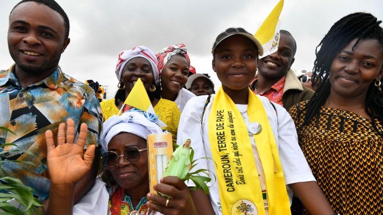 Faithful at the Mass in Yaound&eacute;-Ville Airport, Cameroon