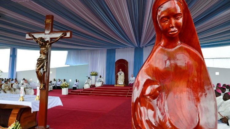 Concluding Mass in Yaound&eacute;-Ville Airport, Cameroon