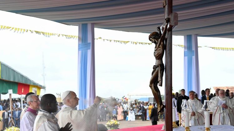 Misa katika Uwanja wa Yaounde