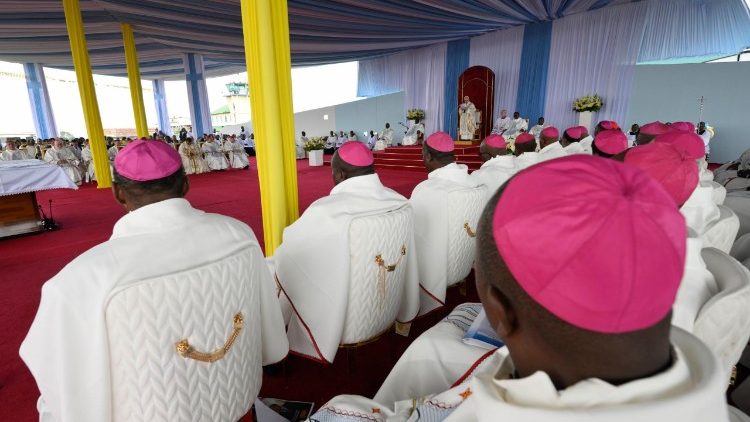 Bispos durante a missa em Iaundê