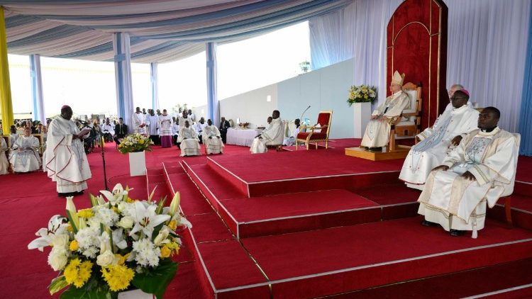 Msza św. na lotnisku w Jaunde