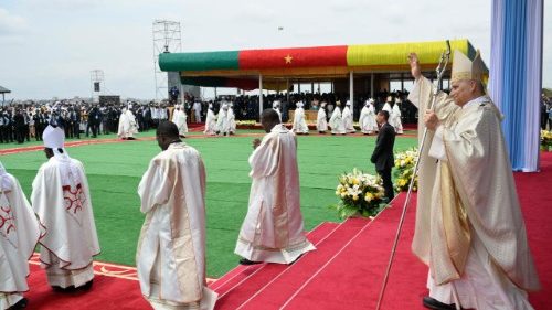 El Papa Le&oacute;n XIV en Camer&uacute;n llama a la esperanza 