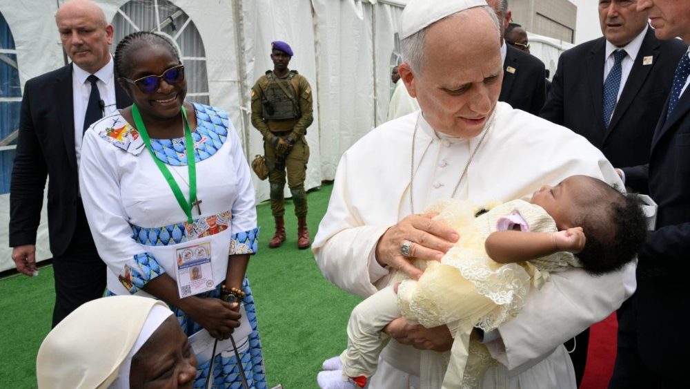 2026.04.18 Viaggio Apostolico in Camerun - Seconda Parte Santa Messa presso lâ  Aeroporto di YaoundÃ©-Ville