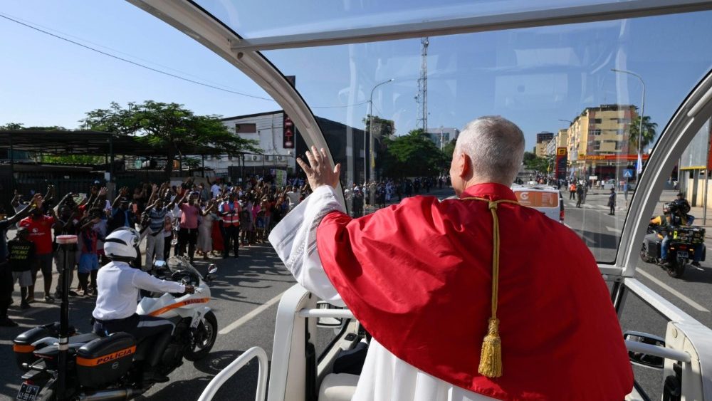 Trasferimento in papamobile al Palazzo Presidenziale