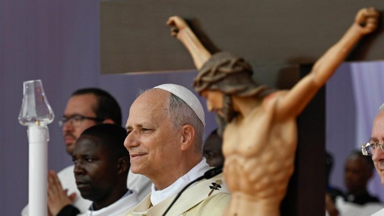 Um momento da missa em Luanda