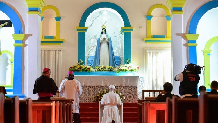 Papa Leone nella chiesetta della Mam&atilde; Muxima