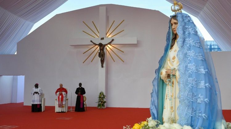 La Mam&atilde; Muxima nel palco allestito nella spianata del Santuario