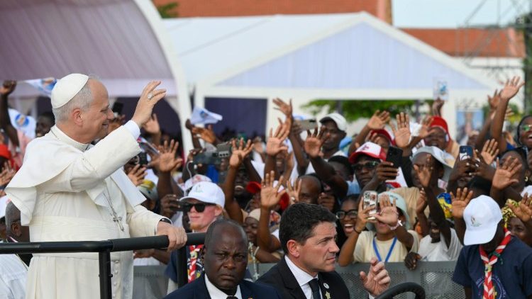 Il Papa tra i fedeli a Muxima