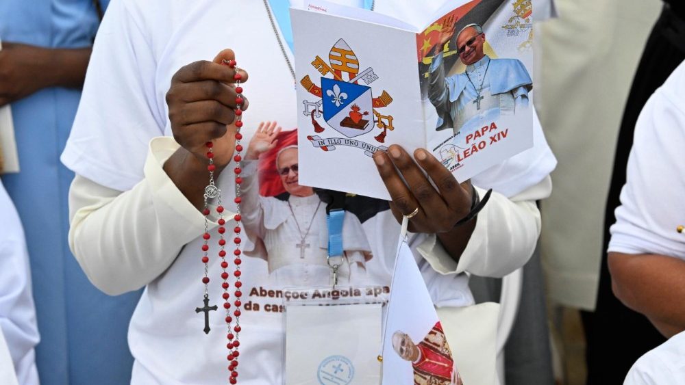 Le Pape et 30 000 fidèles ont récité le chapelet ce dimanche 19 avril au sanctuaire de Mamã Muxima en Angola.