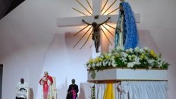 Baba Mtakatifu Leo XIV alipowasili, amekwenda moja kwa moja kusali na kutoa heshima zake kwa Bikira Maria, Mama wa Moyo Safi.