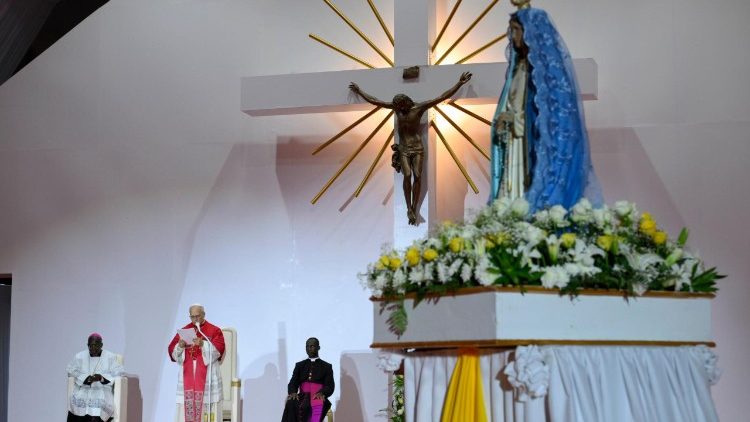 Baba Mtakatifu Leo XIV alipowasili, amekwenda moja kwa moja kusali na kutoa heshima zake kwa Bikira Maria, Mama wa Moyo Safi.