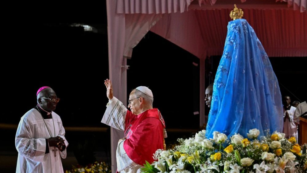 Le Pape et 30 000 fidèles ont récité le chapelet ce dimanche 19 avril au sanctuaire de Mamã Muxima en Angola.