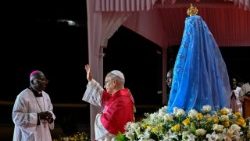 Le Pape et 30 000 fidèles ont récité le chapelet ce dimanche 19 avril au sanctuaire de Mamã Muxima en Angola.