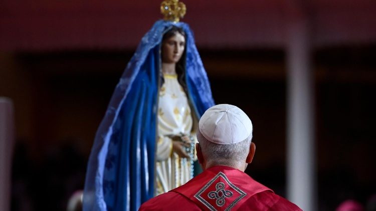 O Santo Padre em ora&ccedil;&atilde;o