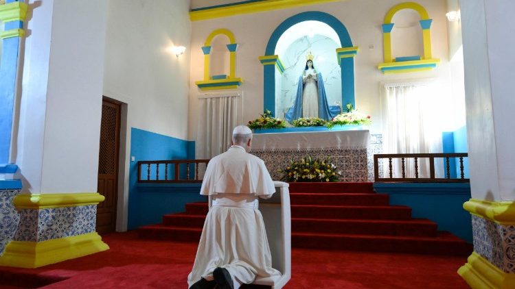 A ora&ccedil;&atilde;o do Papa dentro do Santu&aacute;rio