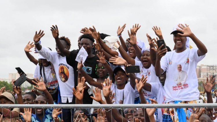 Tantos j&oacute;venes participaron en la misa del Papa Le&oacute;n