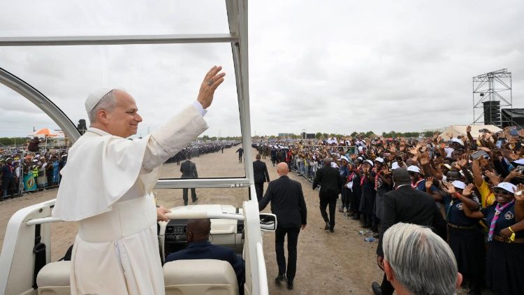 Pope Leo XIV presides over Mass in Kilamba, Angola