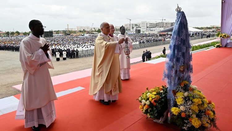 Papież wskazał, by radosna pieśń Regina Coeli objęła wszystkie troski ludu Angoli
