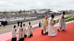 Hija ya Papa Leo XIV nchini Angola inanogeshwa na kauli mbiu “Papa Leo XIV, Hujaji wa Matumaini, Upatanisho na Amani, Ibariki Angola. 
