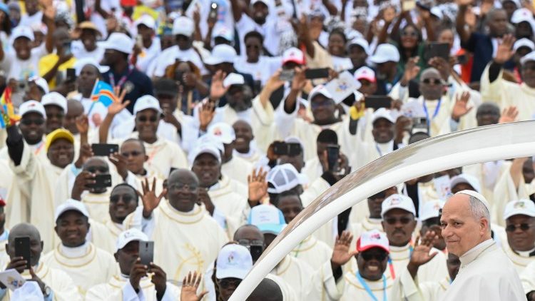 Pope Leo presided over Mass in Luanda's suburb of Kilamba