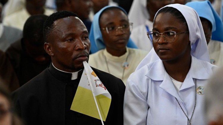 Alcuni religiosi nella parrocchia di Nostra Signora di Fatima a Luanda