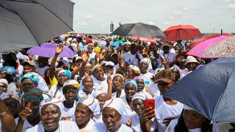 Th&aacute;nh lễ tại Quảng trường Saurimo