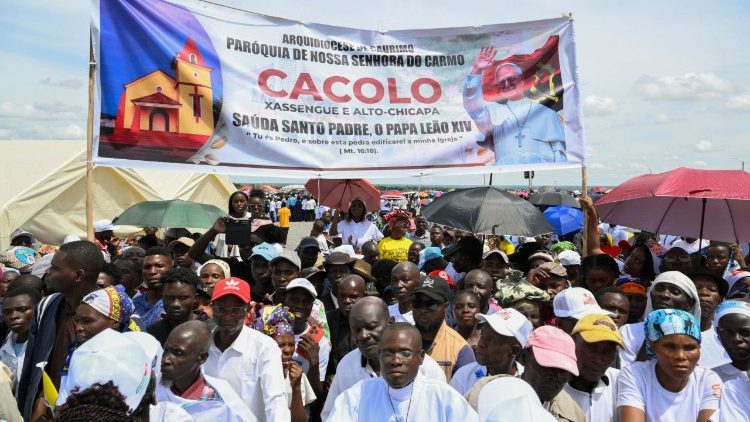 Th&aacute;nh lễ tại Quảng trường Saurimo