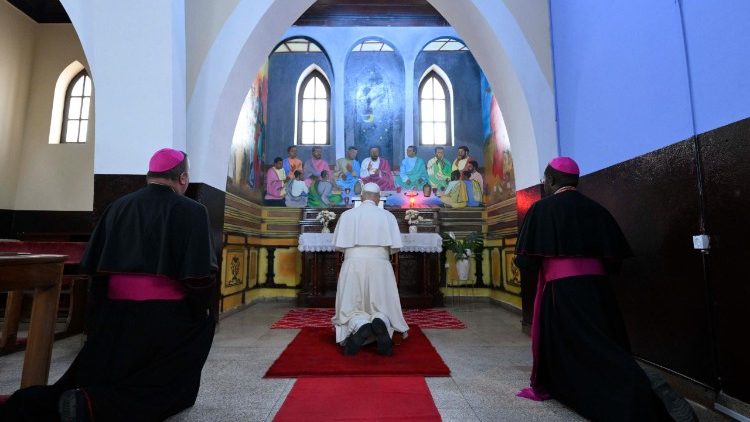 La preghiera nella Cattedrale di Nostra Signora dell'Assunzione